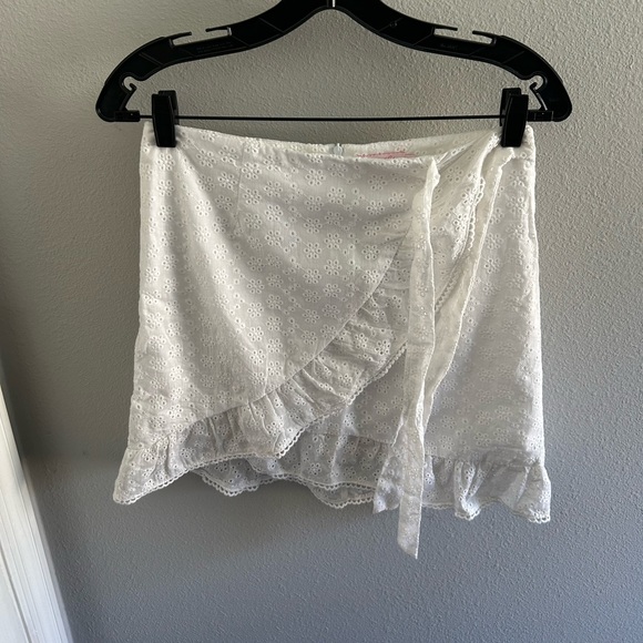 Pink Lily White Mini Skirt With Bow Size: Medium - Picture 8 of 9